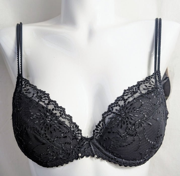 Marie Jo Jane, a timeless pushup bra with removeable cookies. Color Black. Style 0101337.