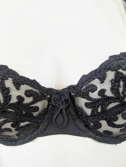 Marie Jo Louvre, a beautiful bra. Color Black. Style 101472. Gore view.