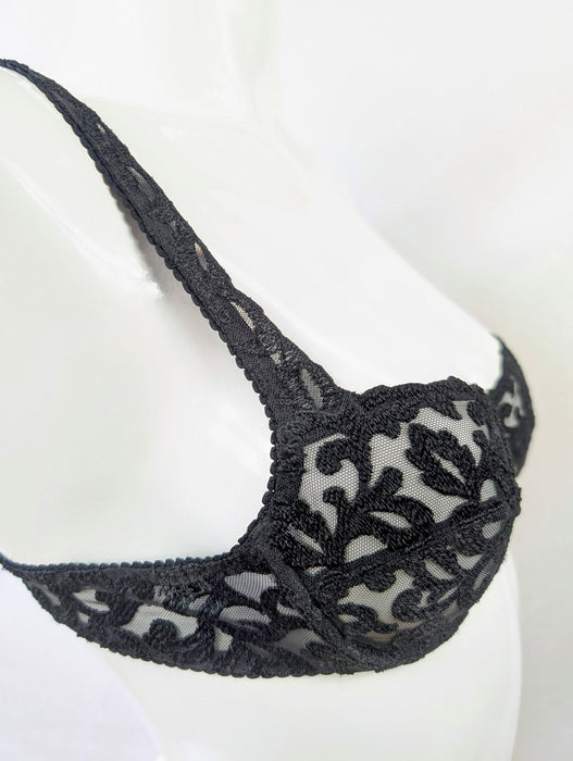 Marie Jo Louvre, a beautiful bra. Color Black. Style 101472. Side view.