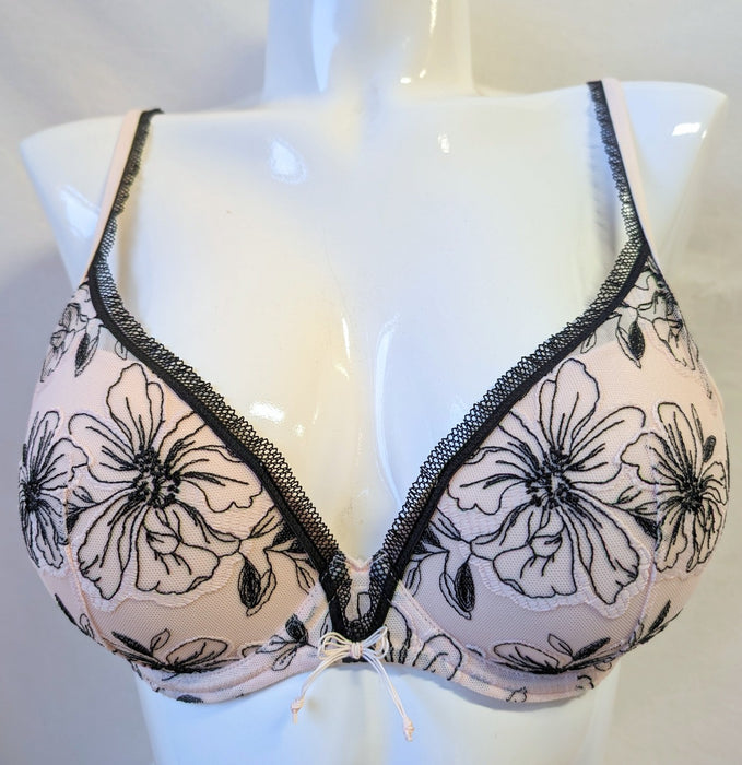 Marie Jo Noorah, a beautiful push-up bra. Style 0102627. Color Black & Blush.