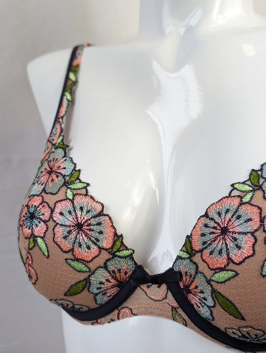 Marie Jo Raia, a great plunge bra with loads of style. Color Autumn Leaf. Style 0102646.