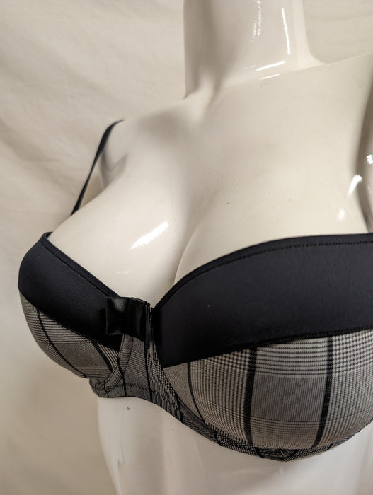 Marie Jo Robert, get great cleavage with a balcony bra. Color Black. Style 0122109.