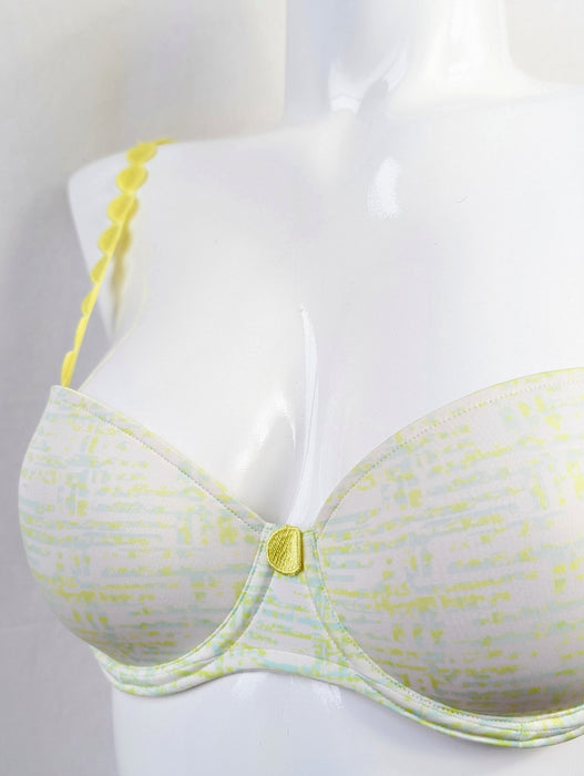 A best bra around piece, this Marie Jo Tom balconette bra is one of the most loved and well reviewed lingerie pieces out there. Color Limoncello. Style 0120829.