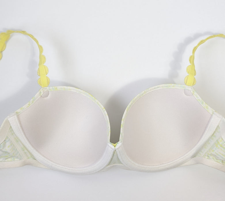 A best bra around piece, this Marie Jo Tom balconette bra is one of the most loved and well reviewed lingerie pieces out there. Color Limoncello. Style 0120829.