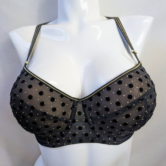 Marlies Dekkers Petit Pint a seamless molded cup bra. Style 194301. Color Black. Front view.