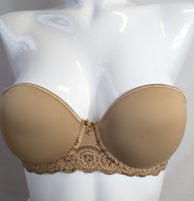 Passionata Nina, a strapless bra with a good hold. Color Beige. Style 4269. Front view.