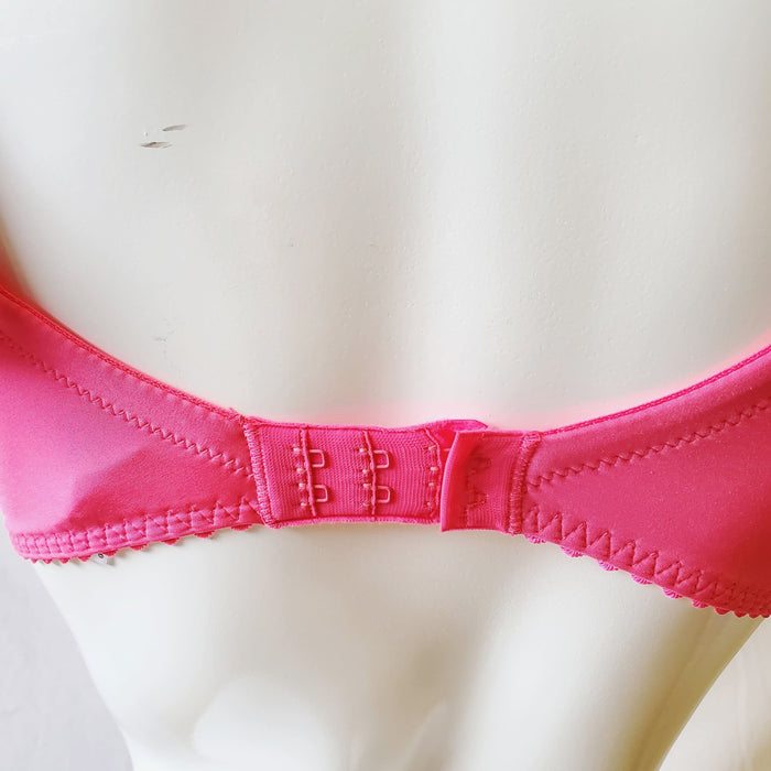 Prima Donna Belgravia, a full cup bra with great support. Color Blogger Pink. Style 0163220.