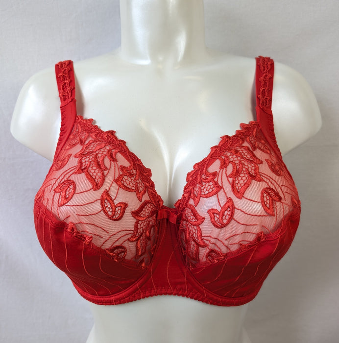 Prima Donna Deauville, a best selling bra across the globe. Ideal for the full bust. On sale. Style 0161811. Color Fiery Red. Front view.