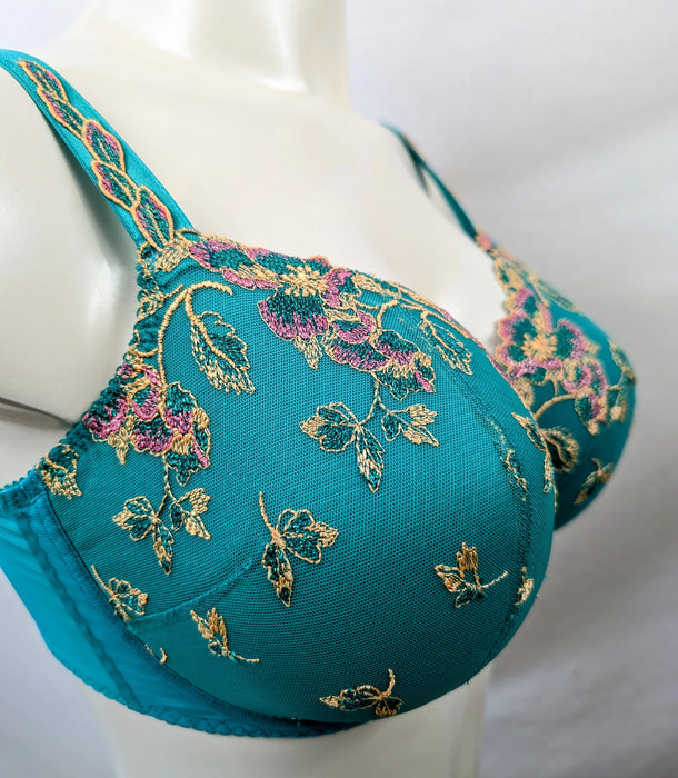 Prima Donna Lenca, a padded bra for comfort and shape. Color Sunny Teal. Style 0263462. Side view.