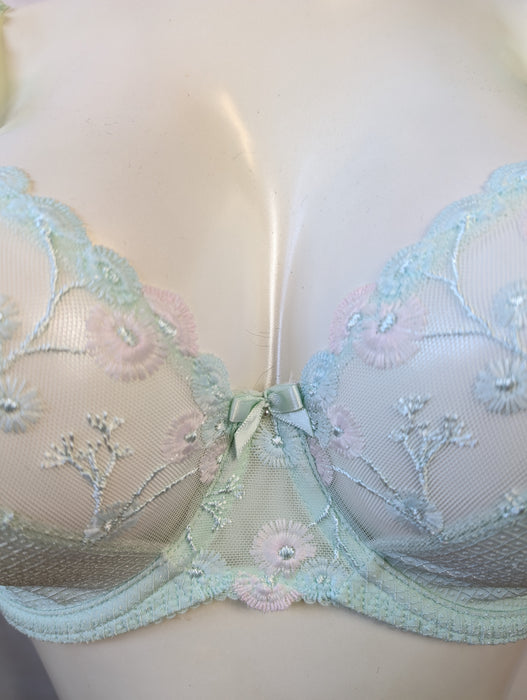 Prima Donna Luna balconette bra on sale. Front view. Style 0162623. Color Spring.