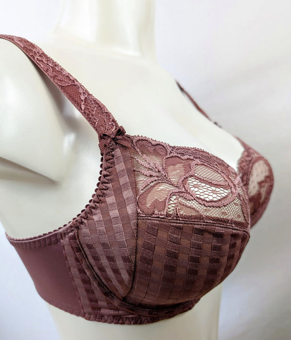 Prima Donna Madison, the best selling full cup bra. Color Satin Taupe. Style 0162120/0162121. Side view.