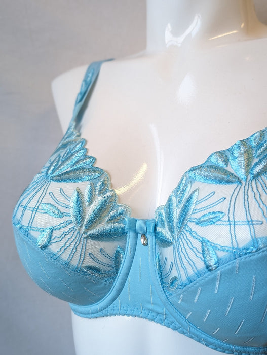 Prima Donna Orlando, a beautiful and supportive full cup bra. Color Blue Jelly. Style 0163150.