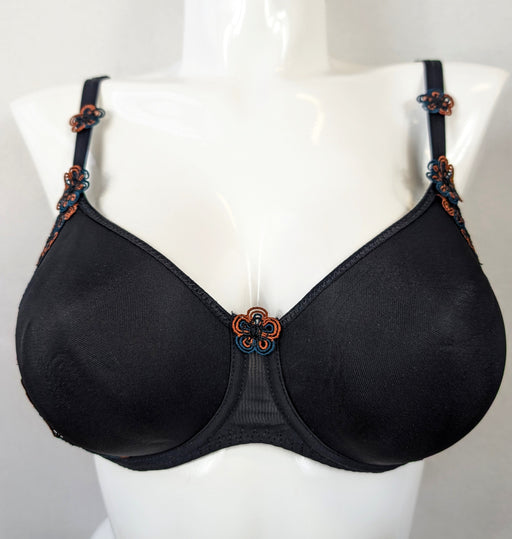 Prima Donna Rose, a beautiful spacer bra. Color Black. Style 0162086. Front view.