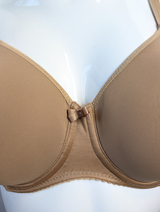 Prima Donna Satin, a premium spacer bra. Color Cognac. Style 0161337. Front view.