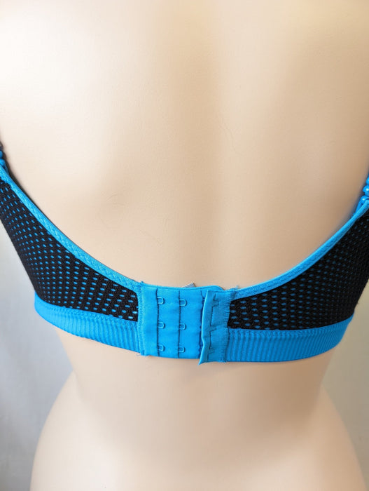 Prima Donna The Mesh, a great unpadded sports bra. Color Blue. Style 6000210.