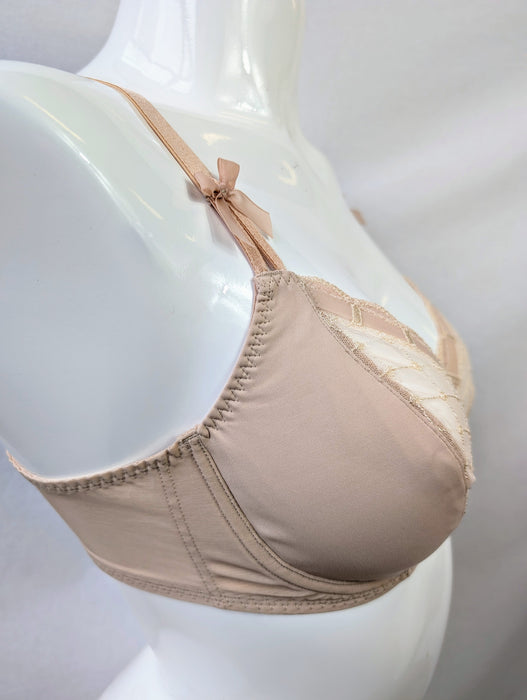 Prima Donna Twist A La Folie, a delightful plunge bra on sale. Color Caffe Latte. Style 0141126. Side view.