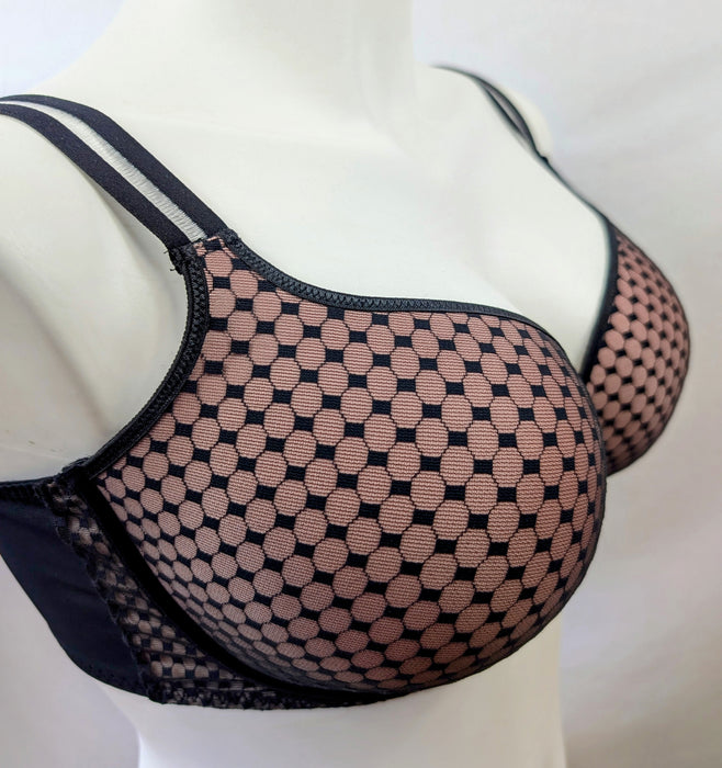 Prima Donna Twist Glass Beach, a beautiful bra for an ideal shape and hold. Color Black. Style 0242350. Side view.