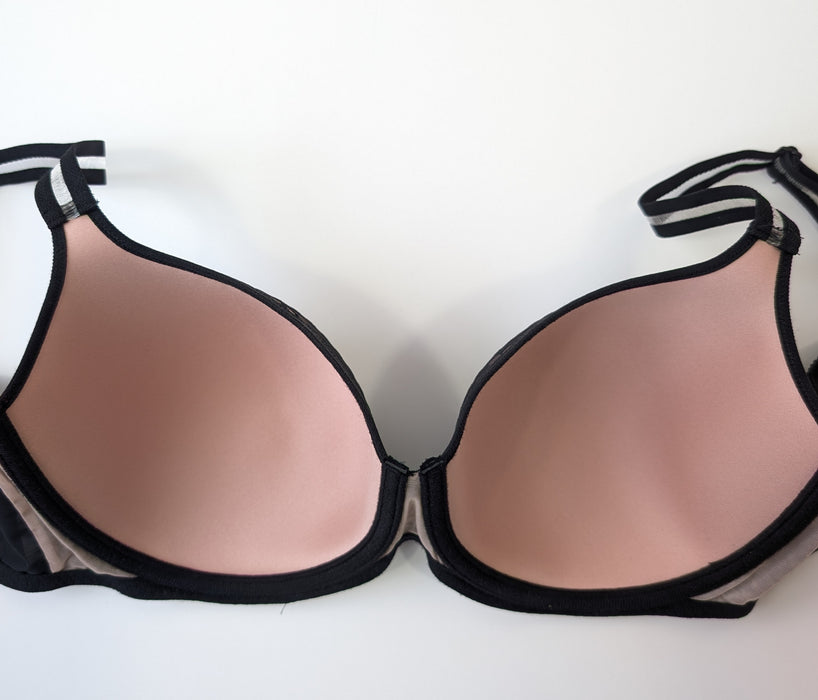 Prima Donna Twist Glass Beach, a beautiful bra for an ideal shape and hold. Color Black. Style 0242350. Inside view.