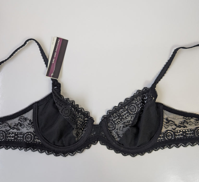 Princesse Tam Tam Frivo, a beautiful plunge bra with lots of coverage. Style 100. Color Black. Inside view.