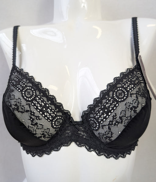 Princesse Tam Tam Frivo, a beautiful plunge bra with lots of coverage. Style 100. Color Black. Front view.