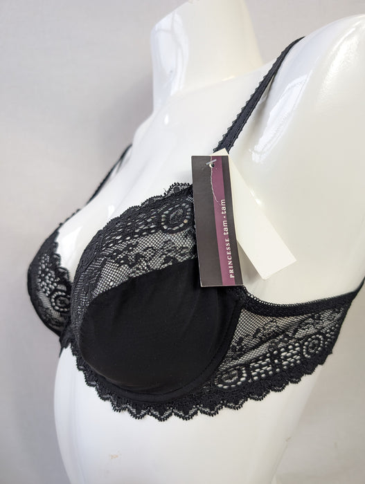 Princesse Tam Tam Frivo, a beautiful plunge bra with lots of coverage. Style 100. Color Black. Side view.