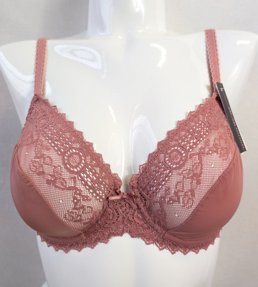 Princesse Tam Tam Frivo, a beautiful bra. Color Rose. Style 100. Front view.