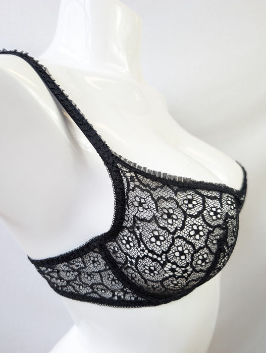 Princesse Tam Tam, a beautiful hard to find plunge bra. Color Black. Style 9719. Side view.