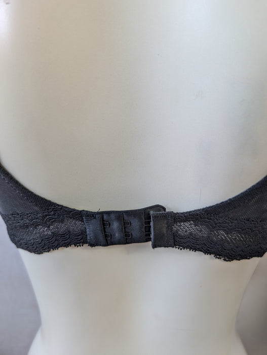 Simone Perele Confiance, a plunge tshirt bra on sale. Color Black. Style 12K363. Back view.