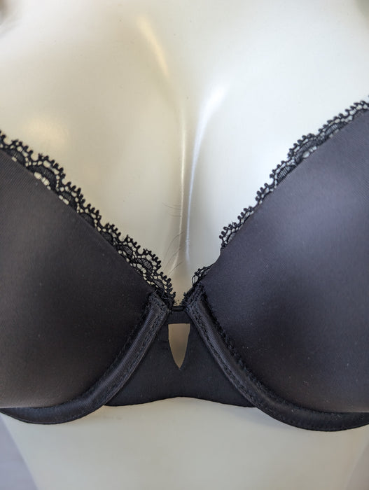 Simone Perele Confiance, a plunge tshirt bra on sale. Color Black. Style 12K363. Front view.