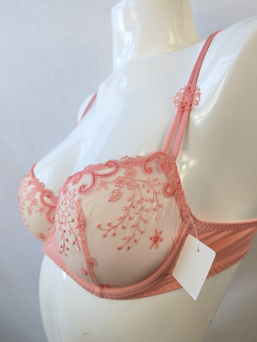 Simone Perele Delice, a great demi bra. Color Pink. Style 12X330. Side view.