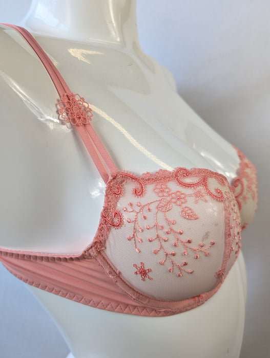 Simone Perele Delice, a great demi bra. Color Pink. Style 12X330. Side view.