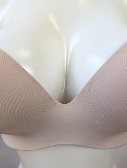 Simone Perele Essential, a premium strapless bra. Color Beige. Style 13V303. Gore view.