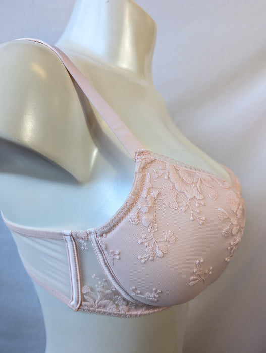 Simone Perele Orphee, a vintage looking pushup bra. Color Petal Poder. Style 15S340. Side view.