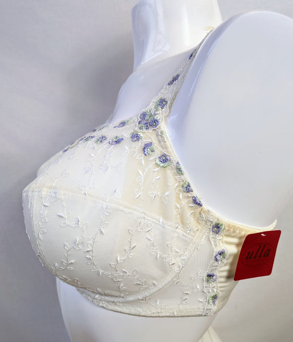 Ulla Jasmin, a comfort full cup bra. Style 2625. Color Ivory. Side view. 