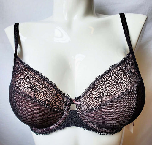 Chantelle Le Marais, a beautiful plunge bra. Color Black. Style 2731.