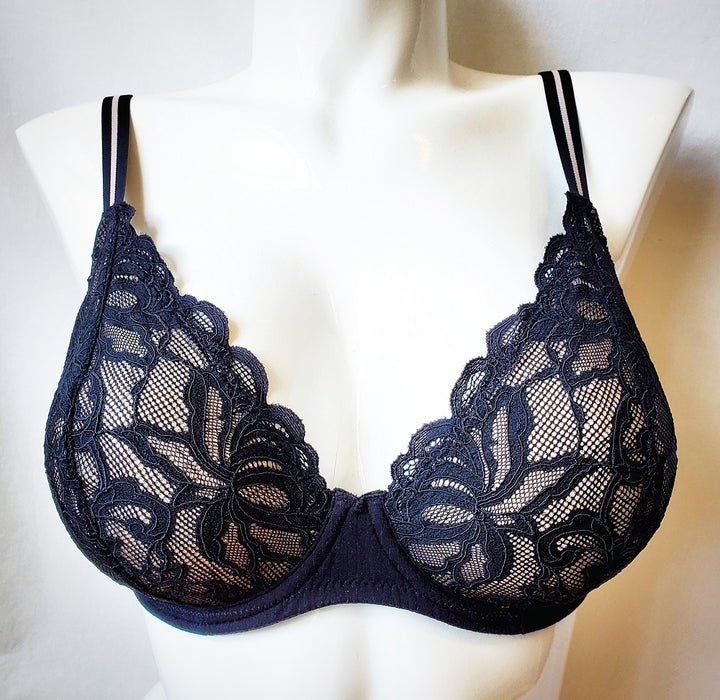 Marie Jo Helmut, a triangle style full cup bra. Color Black. Style 0121990.