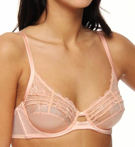   Madison Soiree by La Peral is a sexy bra with stretch lace. The 3-part underwire cup shapes and lifts with a rounded look. Style 905627. 